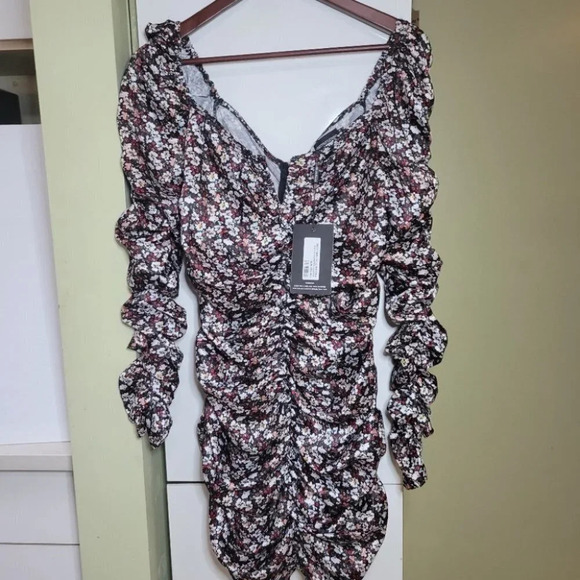 ❤️ 3 for $35 Pretty little thing ditsy long sleeve floral satin runched dress 8 - Picture 3 of 11